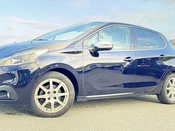 Peugeot 208 2015 photo 5