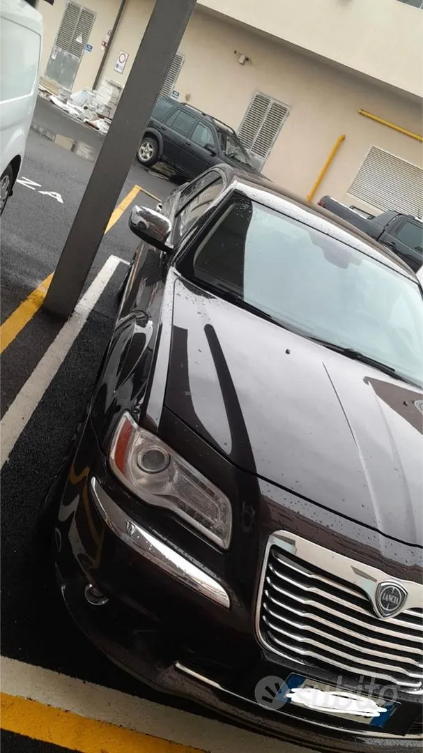 Lancia Thema 2011 photo 2