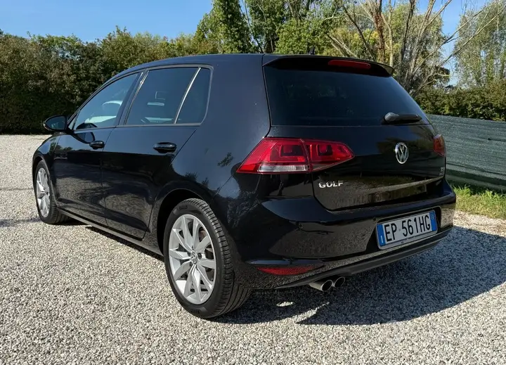 Volkswagen Golf 2012 photo 2