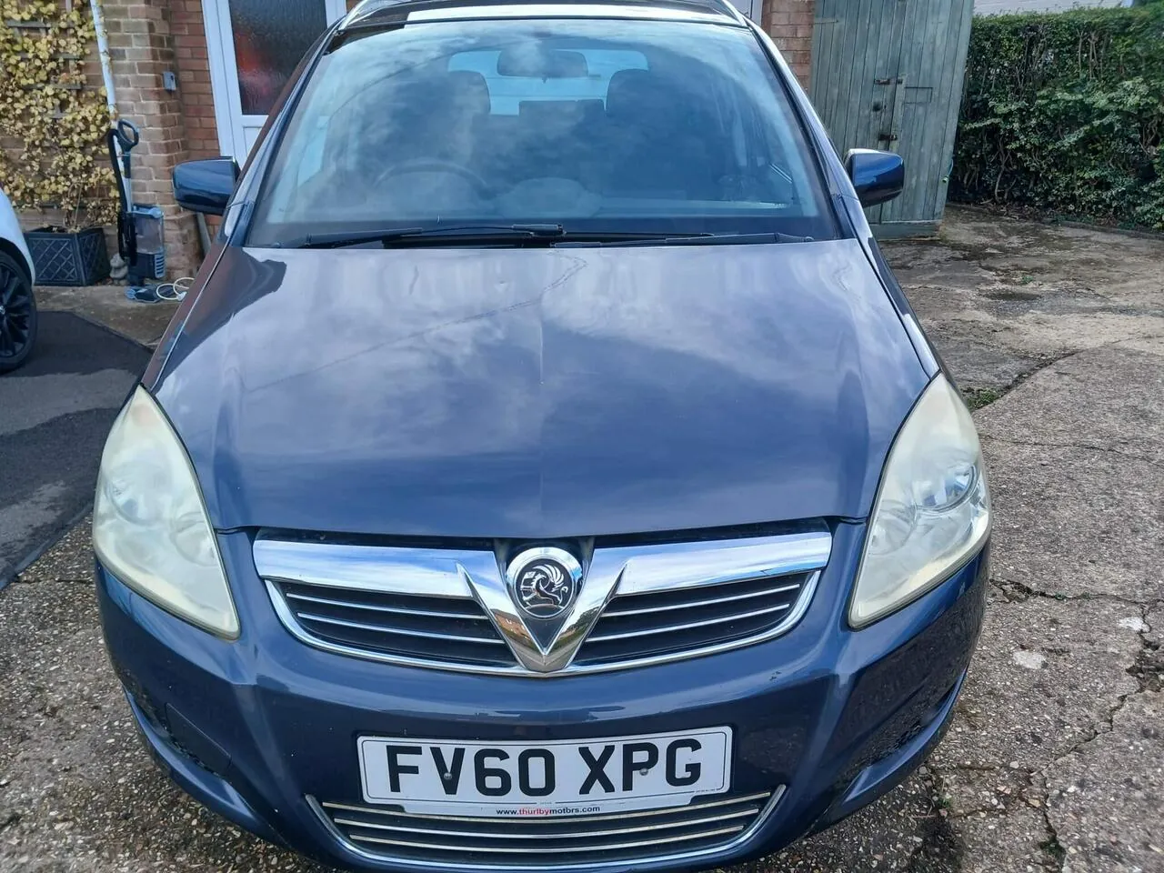 Vauxhall Zafira 2010 photo 2