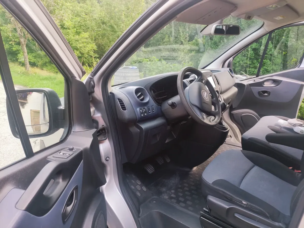 Opel Vivaro 2015 photo 3