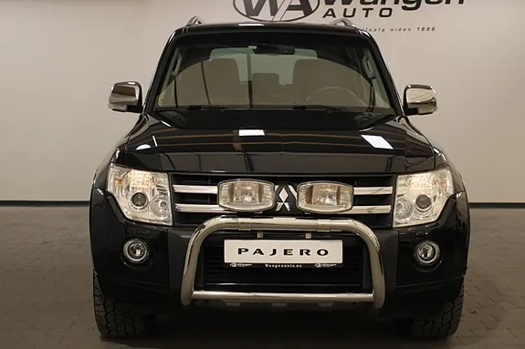 Mitsubishi Pajero 2011 photo 2