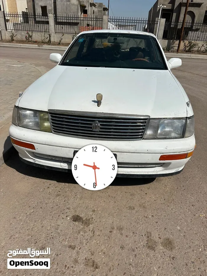 Toyota Crown 1992 photo 3
