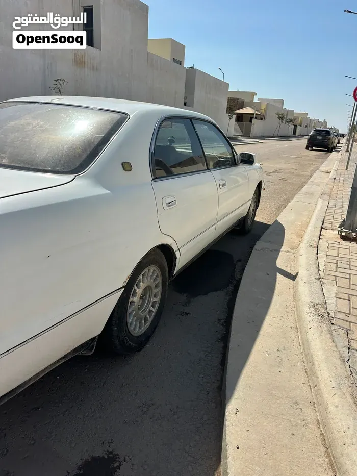 Toyota Crown 1992 photo 2