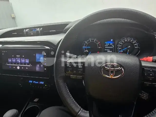 Toyota Hilux 2025 photo 5