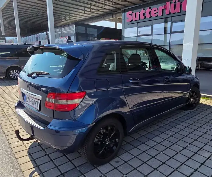 Mercedes-Benz B-Class 2010 photo 2