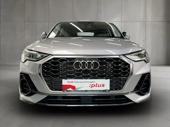 Audi Q3 2023 photo 2