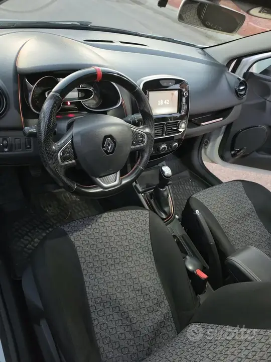 Renault Clio 2017 photo 2