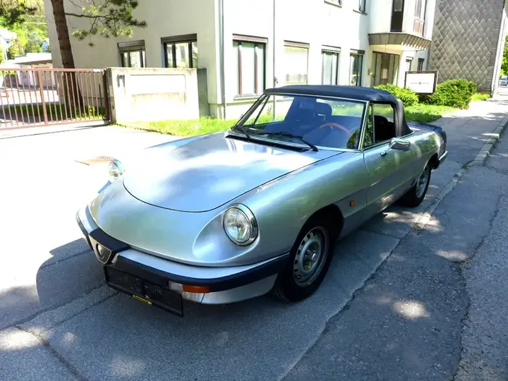Alfa Romeo Spider 1982 photo 3