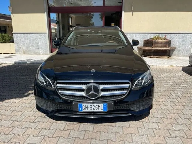 Mercedes-Benz E 220 2017 photo 2