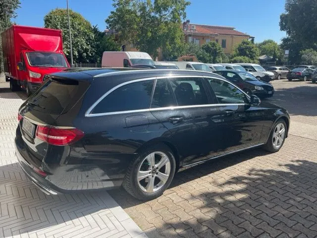 Mercedes-Benz E 220 2017 photo 4