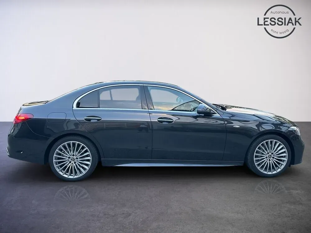 Mercedes-Benz C-Class 2025 photo 3