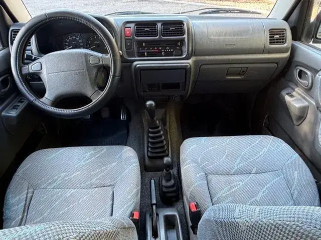 Suzuki Jimny 2001 photo 3
