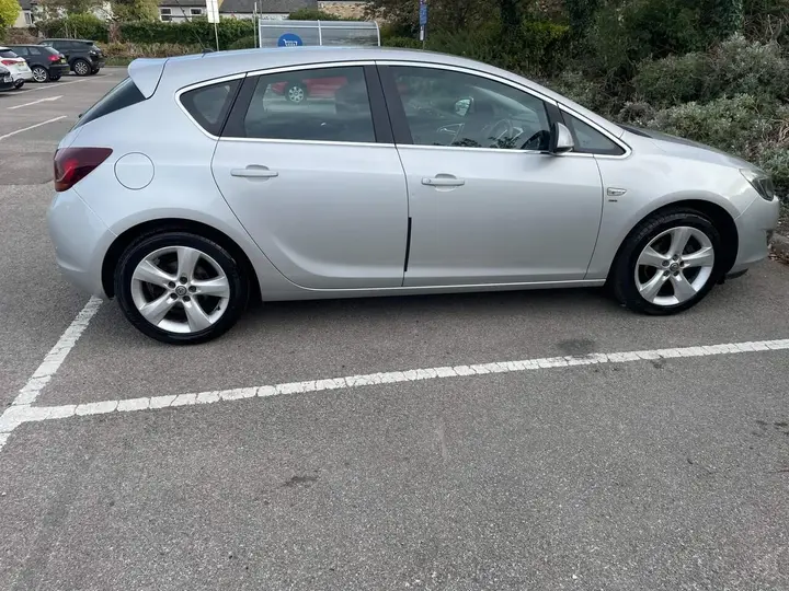 Vauxhall Astra 2011 photo 5