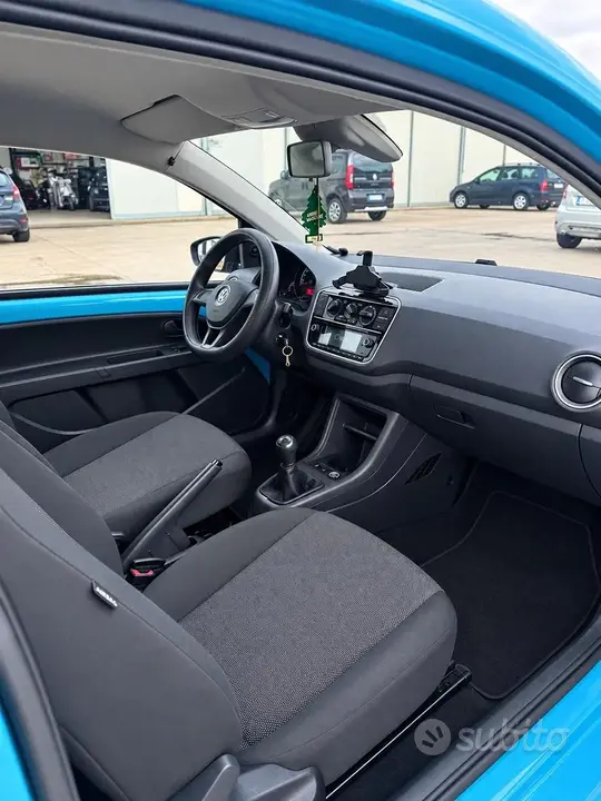 Volkswagen Up 2016 photo 5