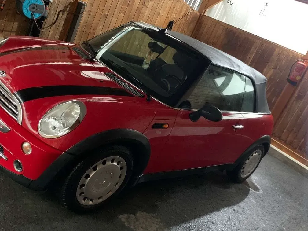Mini Cabrio 2004 photo 2