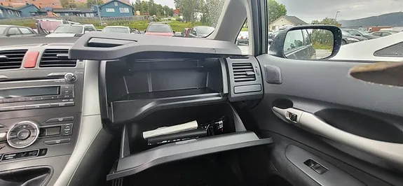 Toyota Auris 2009 photo 5