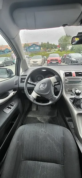 Toyota Auris 2009 photo 2