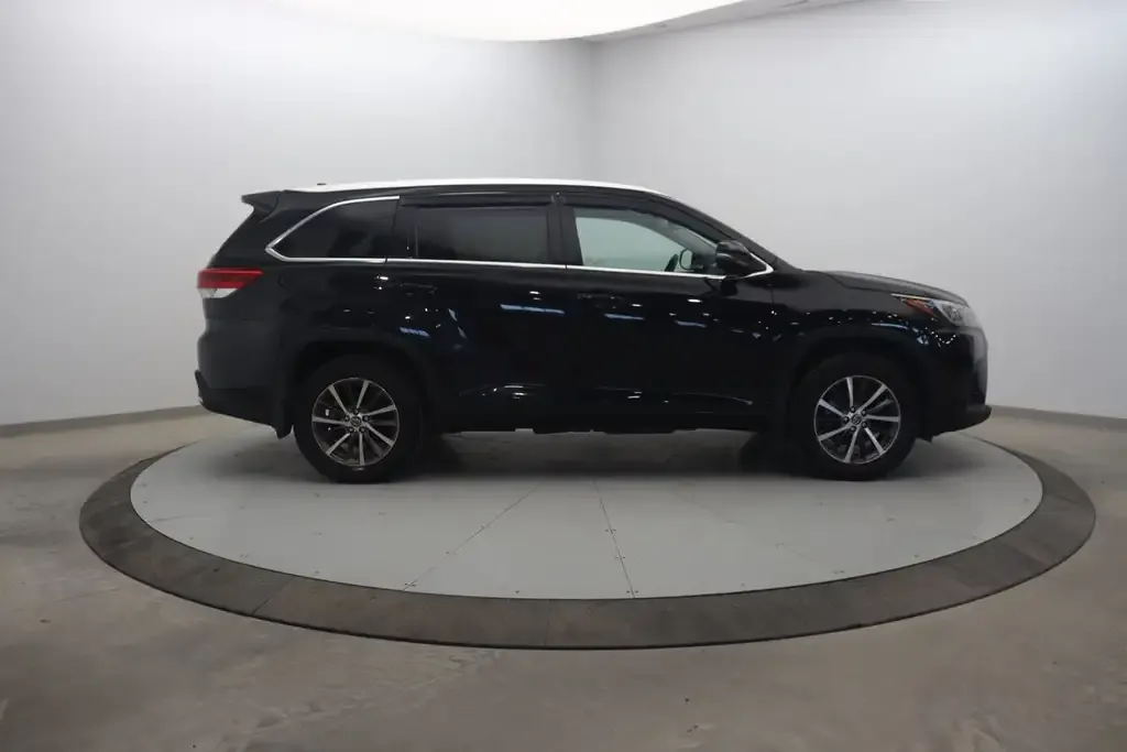 Toyota Highlander 2017 photo 3