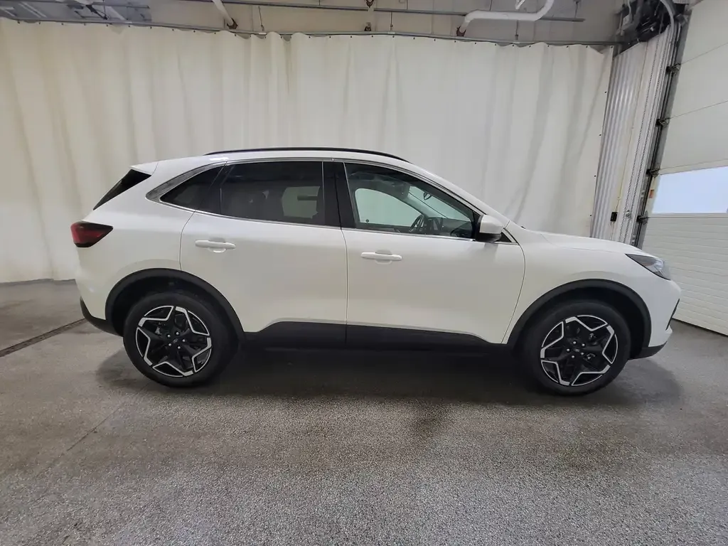 Ford Escape 2026 photo 3
