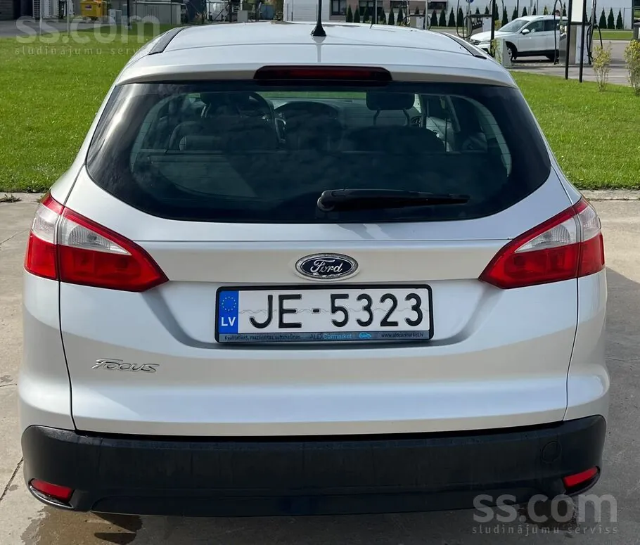 Ford Focus 2013 photo 2