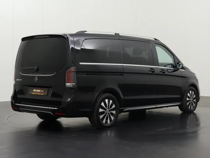 Mercedes-Benz Eqv 300 2025 photo 2