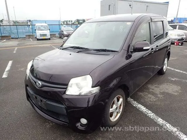 Toyota Sienta 2013 photo 2