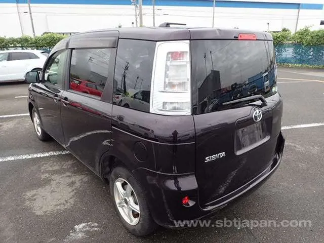 Toyota Sienta 2013 photo 3