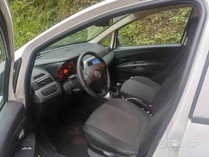 Fiat Grande Punto 2009 photo 4