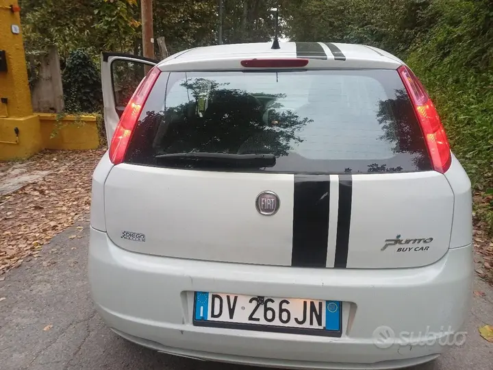 Fiat Grande Punto 2009 photo 2