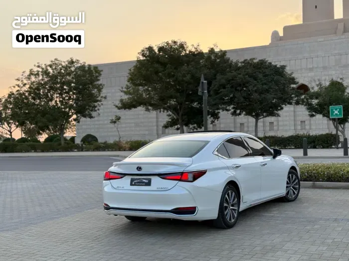 Lexus Es 300 2021 photo 3