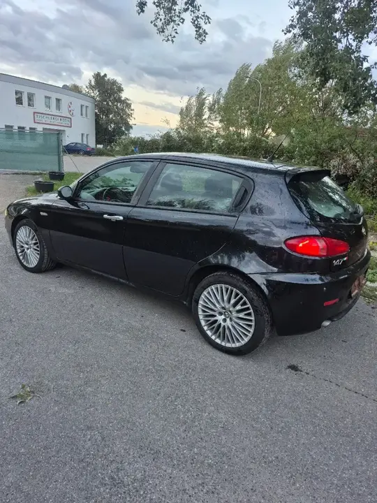 Alfa Romeo 147 2008 photo 2