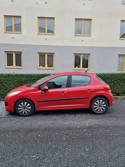 Peugeot 207 2010 photo 2