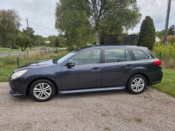 Subaru Legacy 2010 photo 2