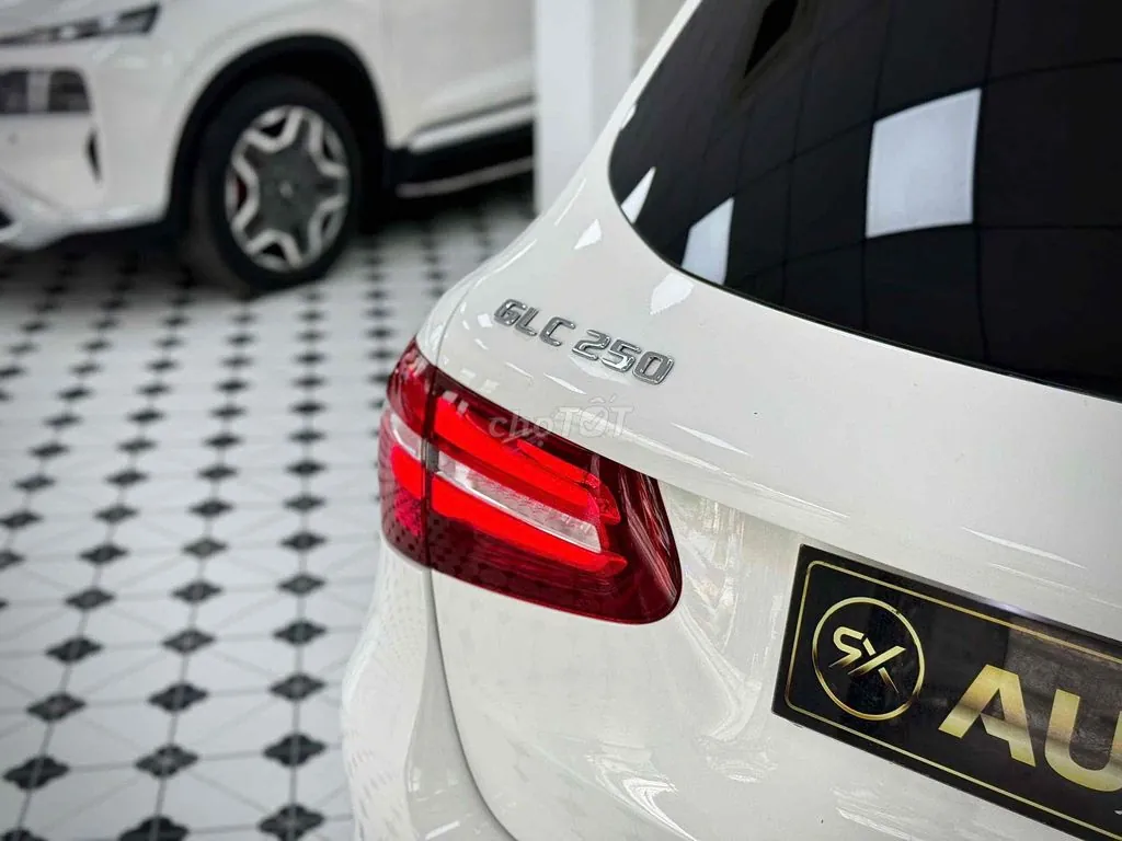 Mercedes-Benz Glc 2018 photo 2