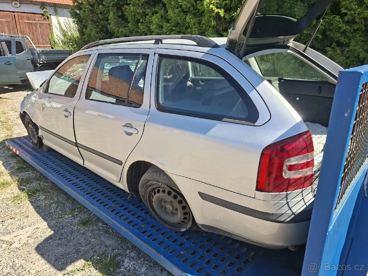 Skoda Octavia Combi photo 2