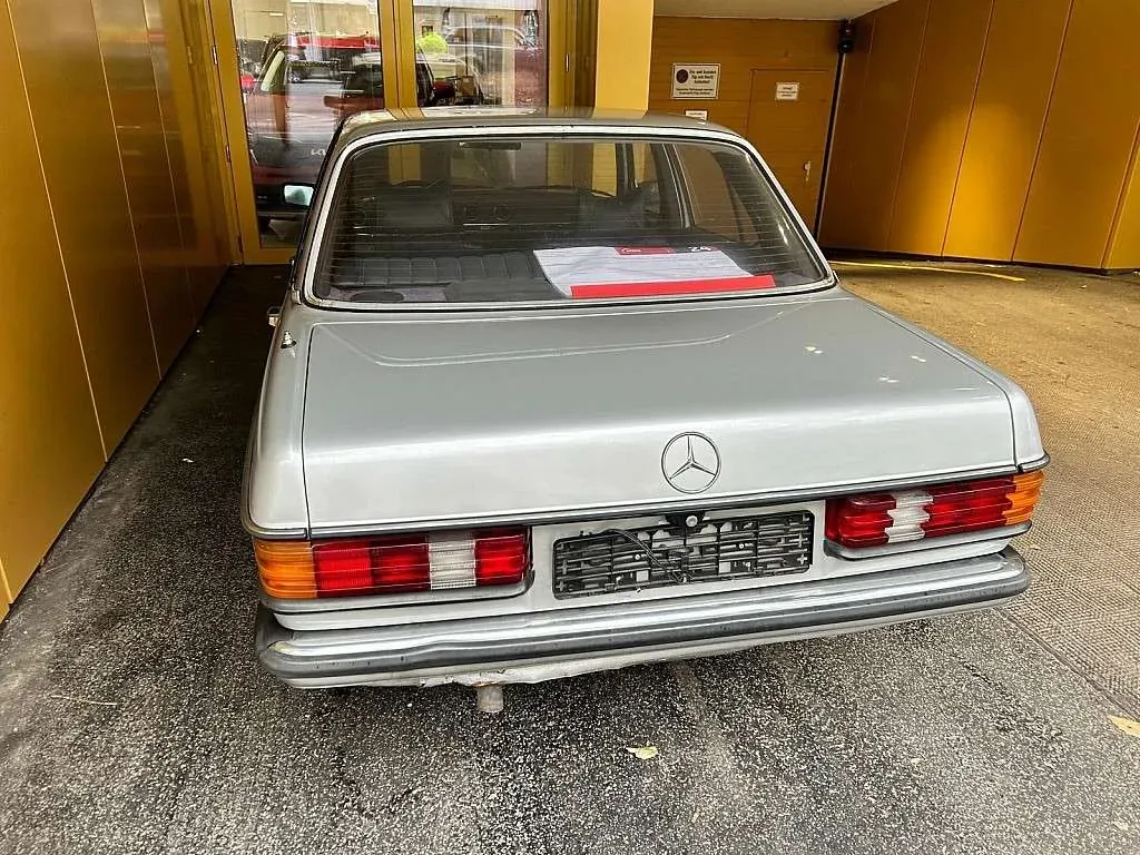 Mercedes-Benz E-Class 1980 photo 2