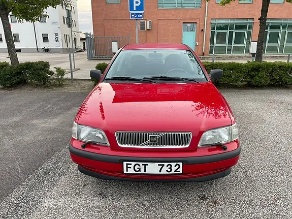 Volvo S40 1997 photo 4