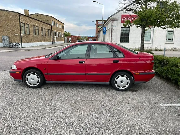 Volvo S40 1997 photo 2