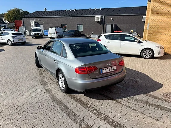 Audi A4 2009 photo 4