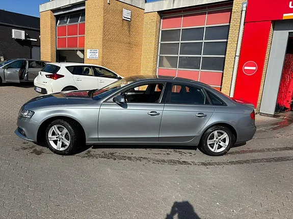 Audi A4 2009 photo 2