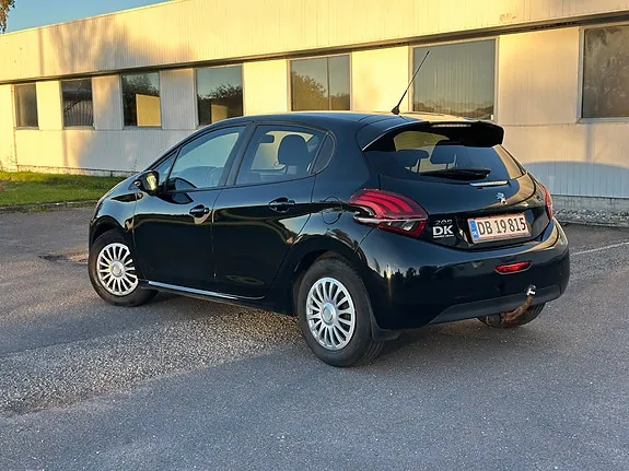 Peugeot 208 2017 photo 4