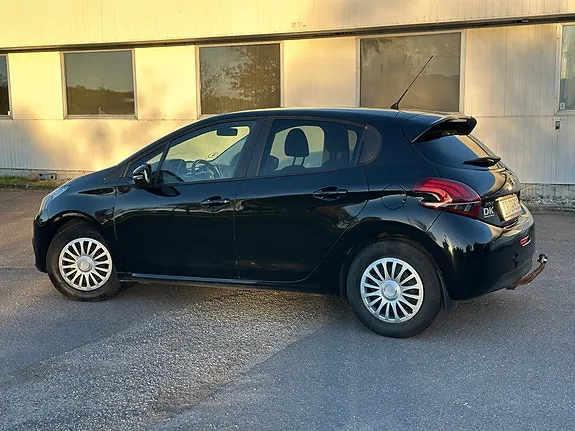 Peugeot 208 2017 photo 2