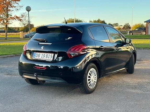 Peugeot 208 2017 photo 5