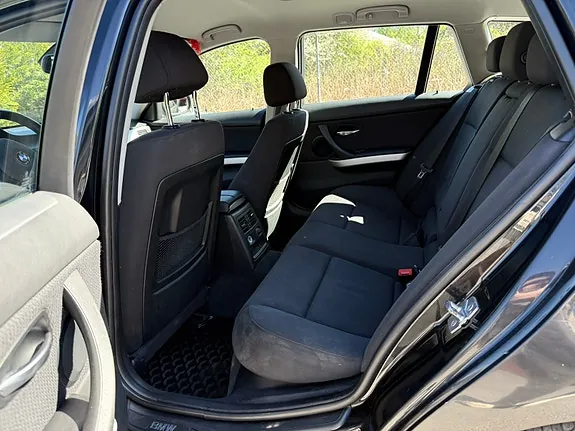 BMW 318I 2010 photo 3