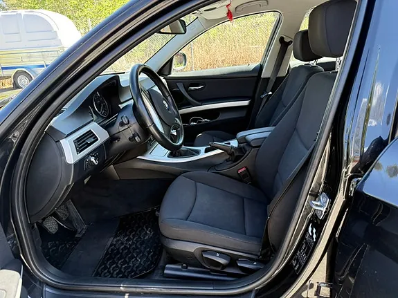 BMW 318I 2010 photo 2