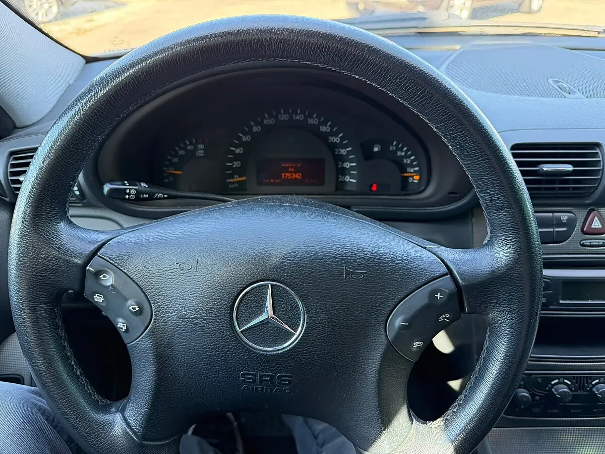 Mercedes-Benz C-Class 2004 photo 3