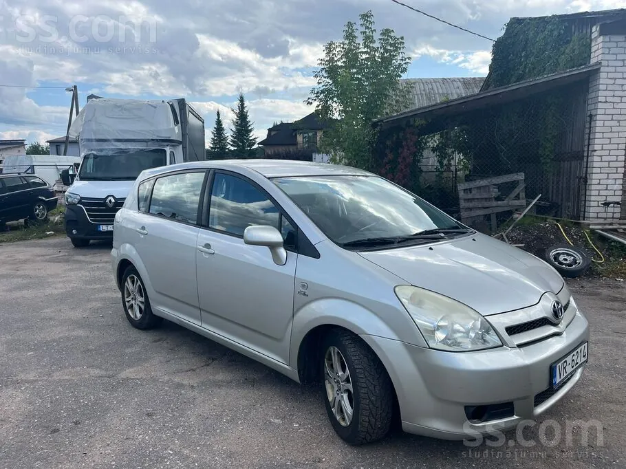 Toyota Corolla Verso 2005 photo 2