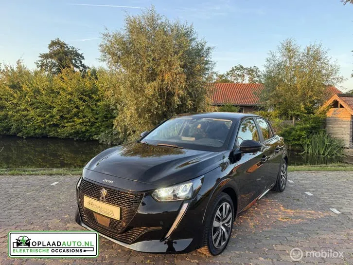 Peugeot E-208