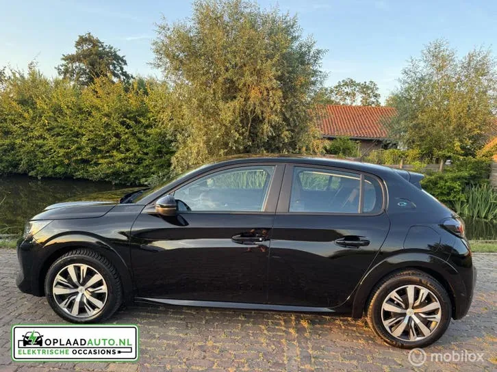 Peugeot E-208 2020 photo 2